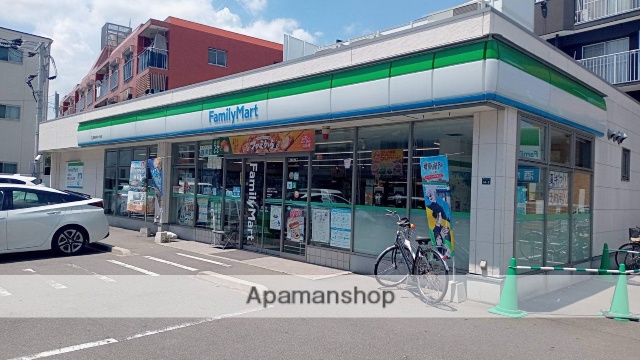 コンビニ　ファミリーマート福岡井尻六ツ角店（コンビニ）まで107m