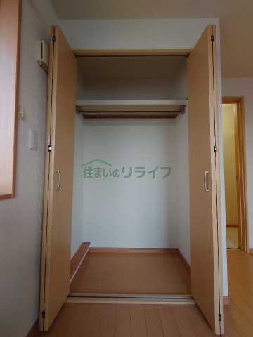 収納　メゾンユーII 201