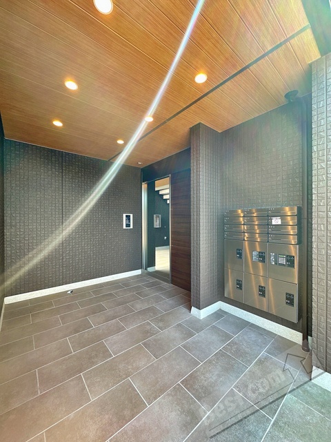 エントランス　オートロック・宅配ボックス完備☆