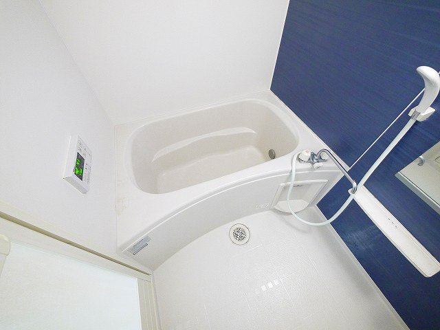 バス・シャワールーム　落ち着いた空間のお風呂です