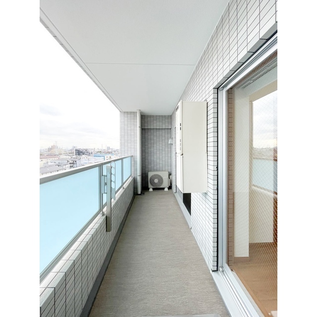 バルコニー　暖かな日差しのふりそそぐバルコニー