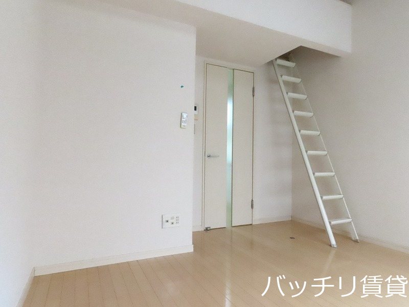 居室・リビング　家具家電は実際には設置されていません。