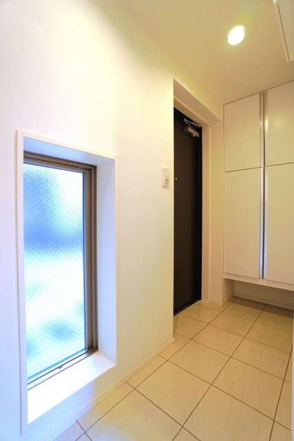 玄関　※写真は同タイプ住戸です。