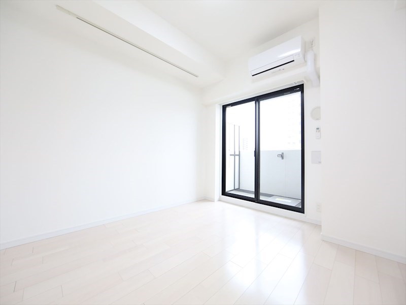 バルコニー　洋室8帖　エアコン完備　南面バルコニー