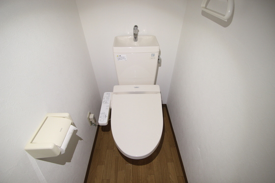 トイレ　※別号室の写真です