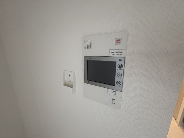 セキュリティ　モデル写真