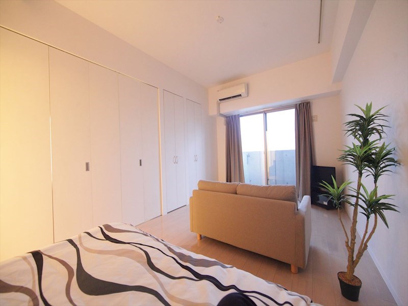 その他部屋・スペース　洋室9.8帖　エアコン完備　バルコニー