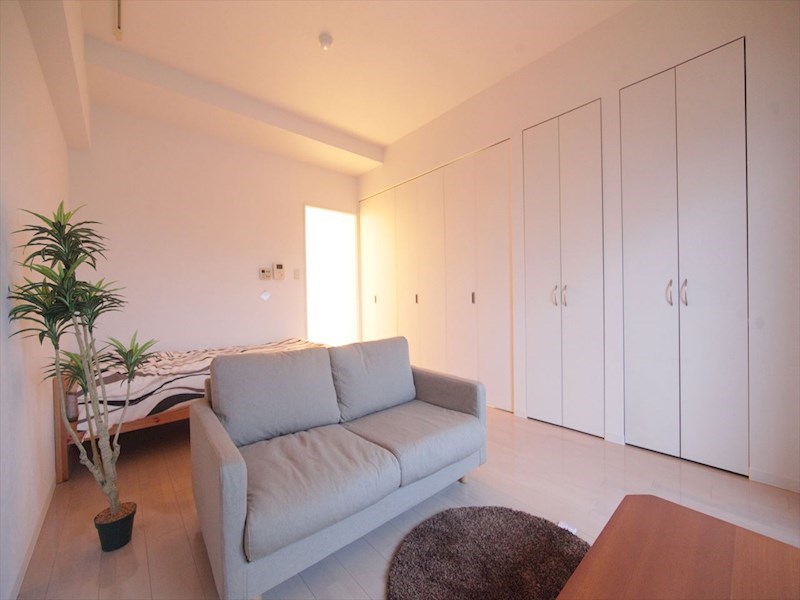 居室・リビング　洋室9.8帖　クローゼット付（収納充実してます）