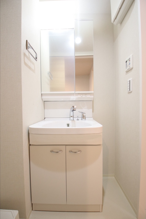 洗面設備　2面鏡キャビネット付き洗面台