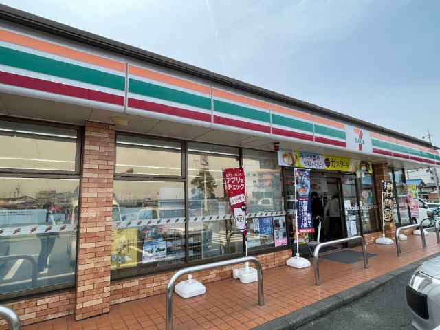 コンビニ　セブンイレブン津市上浜町３丁目店（コンビニ）まで312m