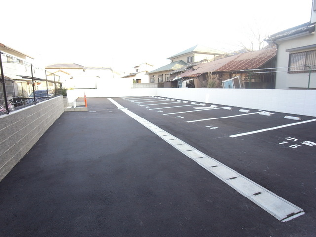 駐車場　屋根無駐車場