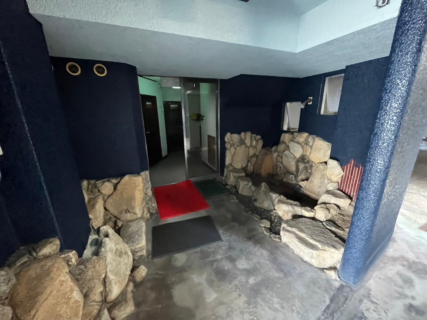 エントランス　個性的なエントランスです♪