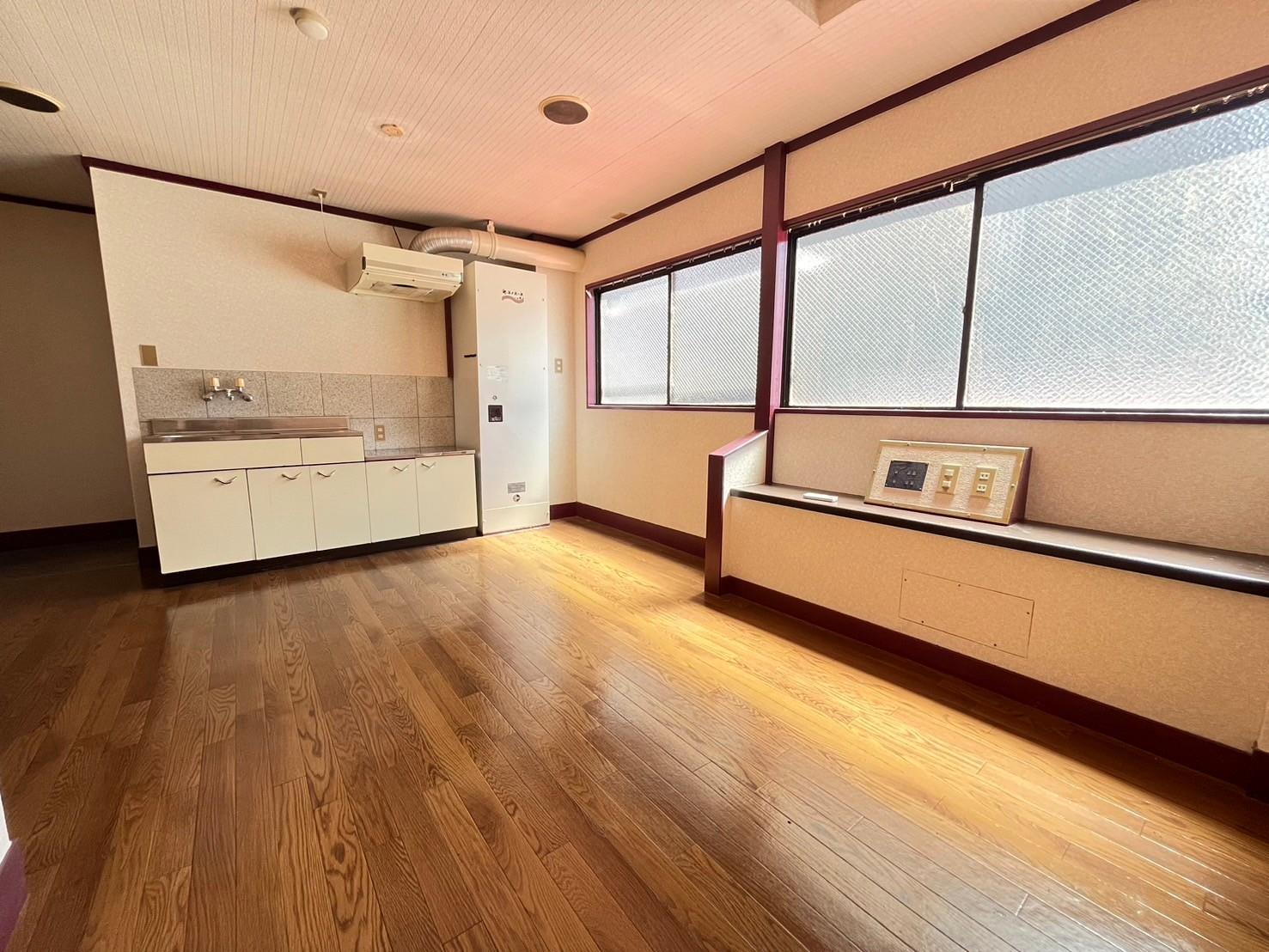 居室・リビング　9.6帖のゆったりとした洋室♪