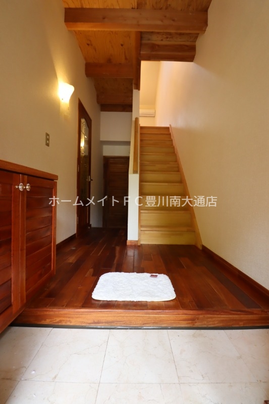 玄関　同型別部屋写真