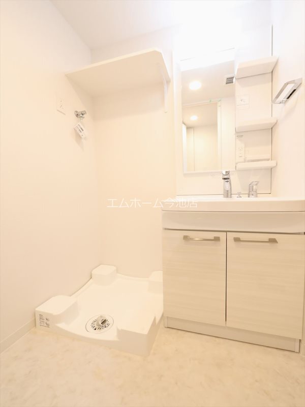 洗面設備　脱衣所　独立洗面台（シャンプードレッサー付）