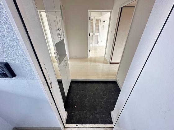 玄関　※別部屋の写真です