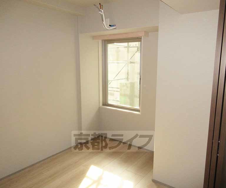 その他設備　小窓がたくさんあるので明るいです・