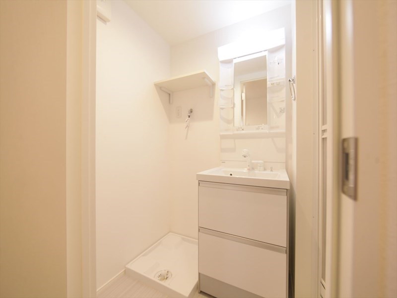 洗面設備　脱衣所　独立洗面台付（シャンプードレッサー付）　イメージ写真