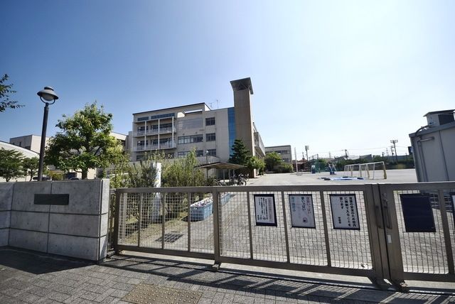 小学校　草加市立西町小学校（小学校）まで686m