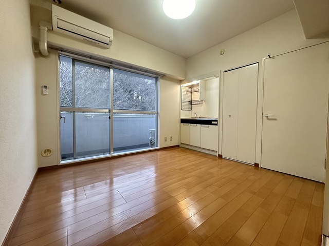 居室・リビング　別部屋参考写真です