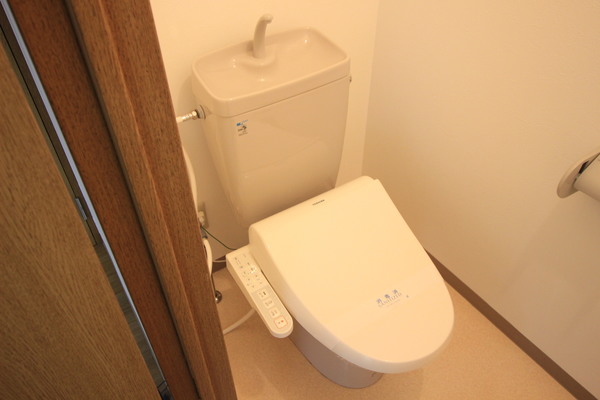 トイレ　温水洗浄便座