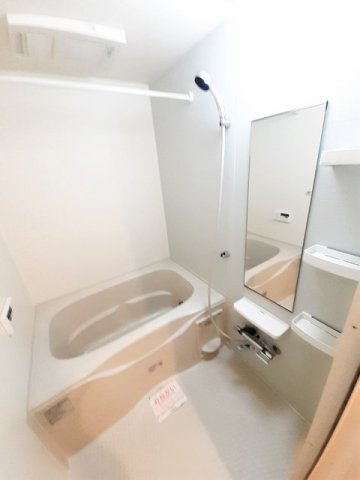 バス・シャワールーム　落ち着いた空間のお風呂です