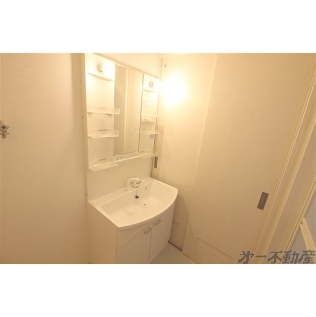 洗面設備　シャワー付洗面化粧台