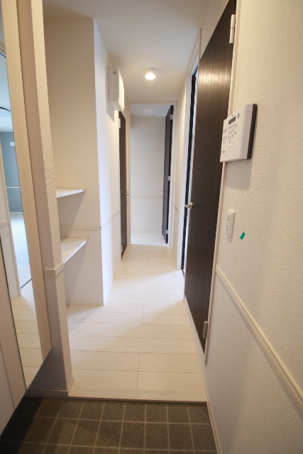 玄関　※別室の参考写真の為、現況優先です。