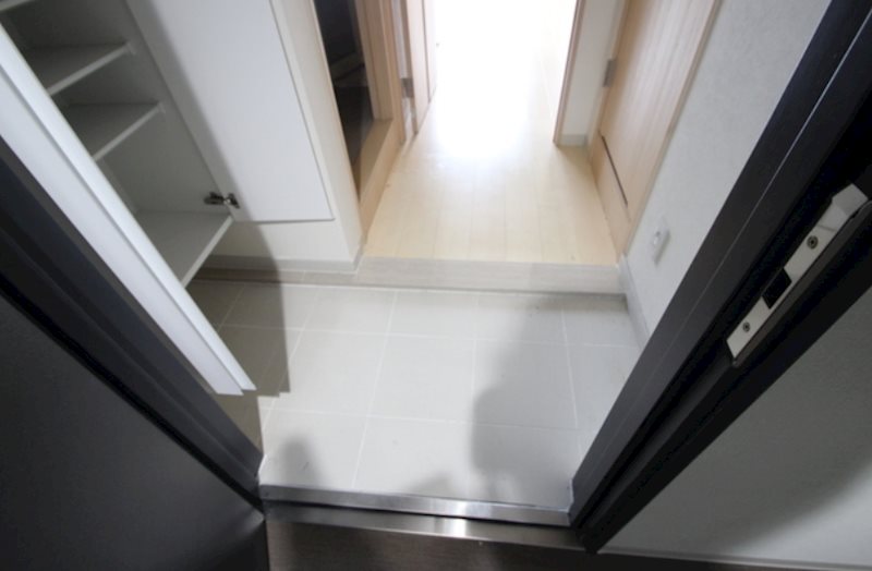 玄関　※同物件別号室参考写真