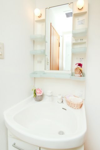 洗面設備　※同じ間取りタイプの違う号室の写真です。