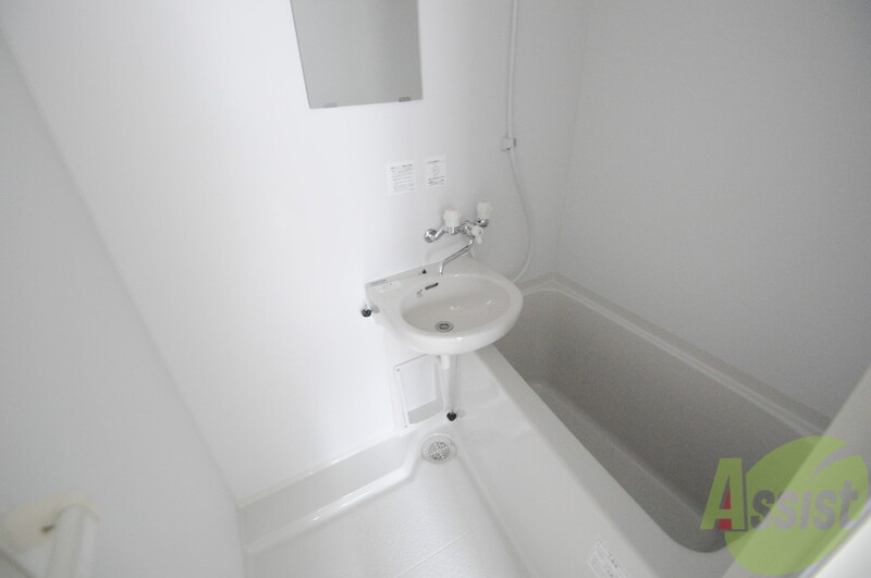 バス・シャワールーム　ちょうどいいサイズのお風呂です。お掃除も楽にできますよ。