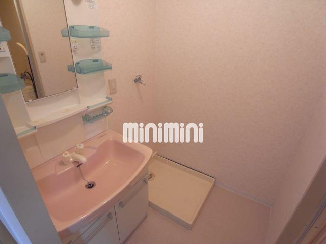 洗面設備　使いやすくて人気の独立洗面台です。広いので使いやすそうです。