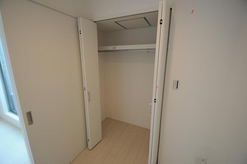 収納　しっかり収納もついています、ロングコートもラクラク収納