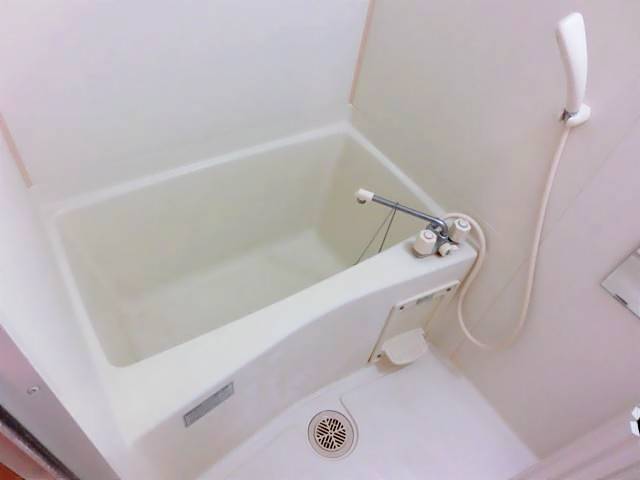 バス・シャワールーム　清潔感のあるお風呂