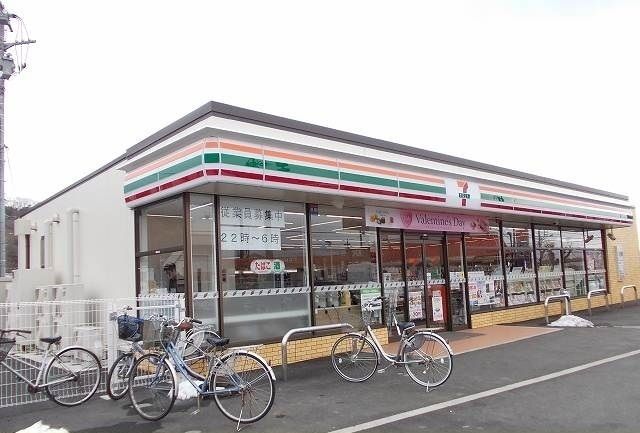 コンビニ　セブンイレブン大井町金子店（コンビニ）まで270m