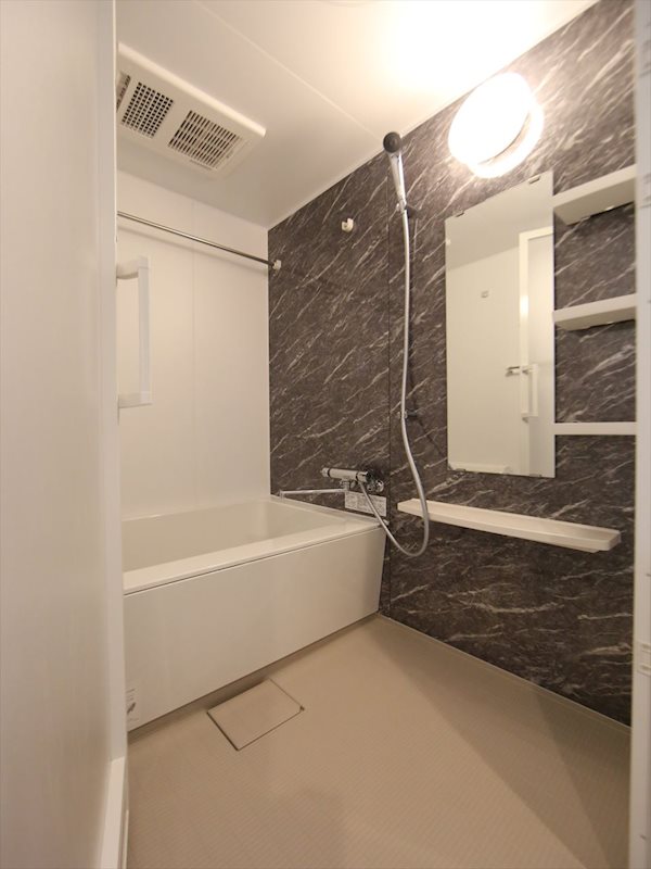 バス・シャワールーム　バスルーム　浴室暖房乾燥機付