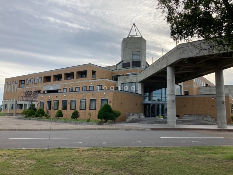 大学・短大　私立拓殖大学北海道短期大学（大学・短大）まで827m