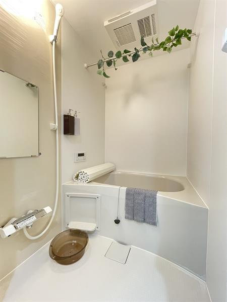 バス・シャワールーム　浴室乾燥機付きです！