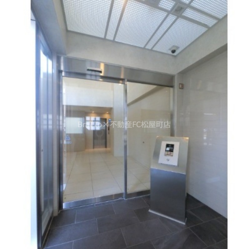 エントランス　マンション共用部分（オートロック付き）