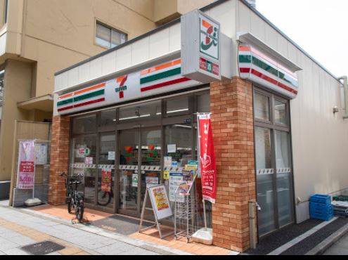 コンビニ　セブンイレブン 西新宿3丁目店（コンビニ）まで246m