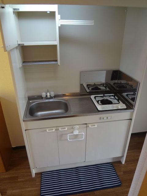 キッチン　１口ガスコンロ付、冷蔵庫スペースあり