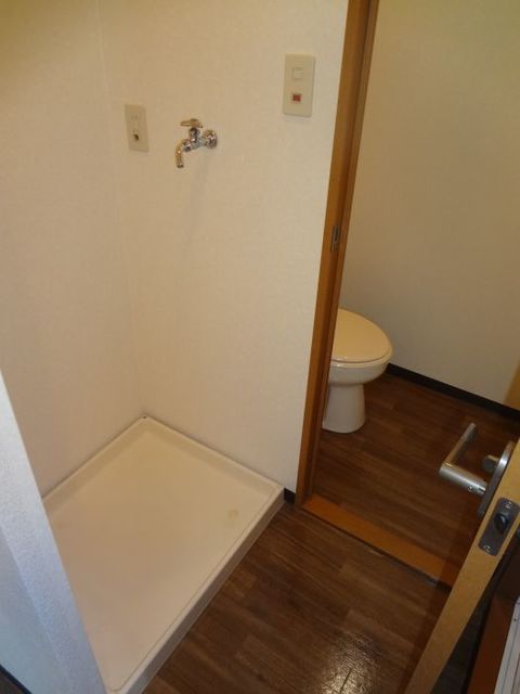 トイレ　洗濯機置場、脱衣所