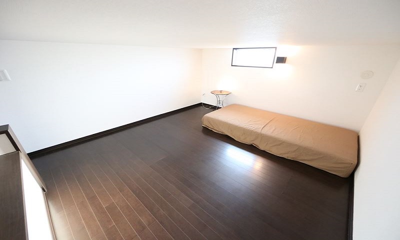 その他部屋・スペース　天井高140cmあるロフト空間　モデルルーム