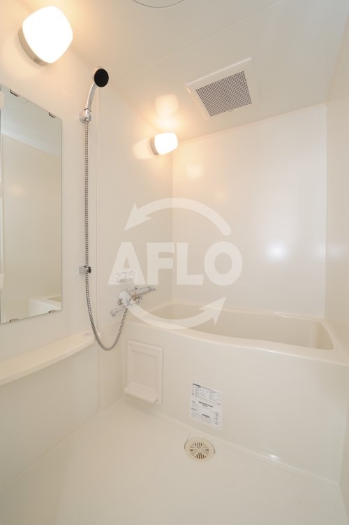 バス・シャワールーム　ルネ日本橋アネーロ　清潔感のあるバスルーム