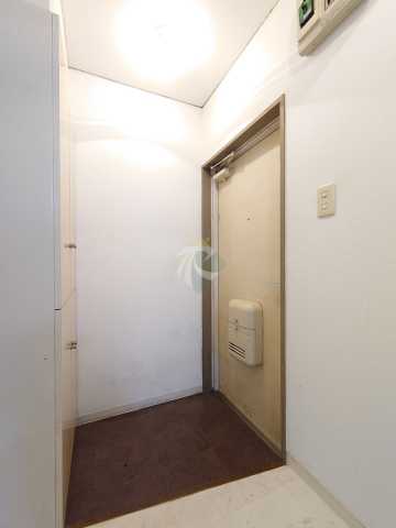 玄関　ポルシェ中野