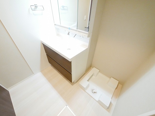 洗面設備　ゆったりとスペースのある洗面所