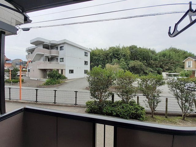 バルコニー　陽当たり良好なバルコニーです