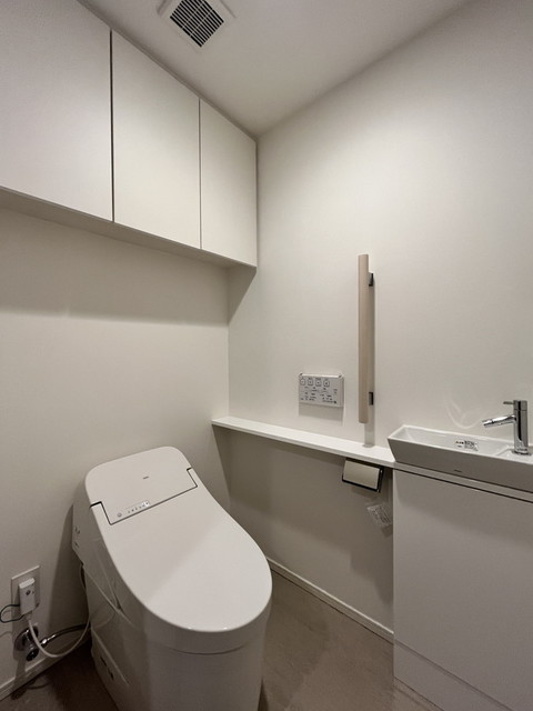 トイレ　※写真は同タイプ住戸です。