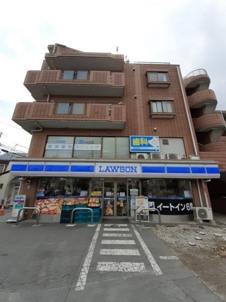 コンビニ　ローソン 鎌田三丁目店（コンビニ）まで400m