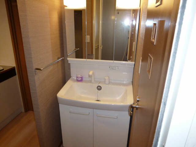 洗面設備　人気の3面鏡独立洗面台